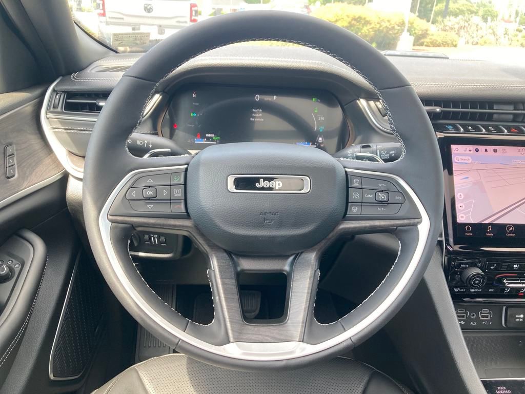 2024 Jeep Cherokee Limited 4xe photo 14