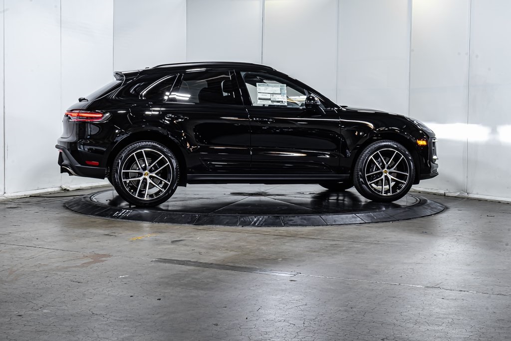 2025 Porsche Macan T photo 8
