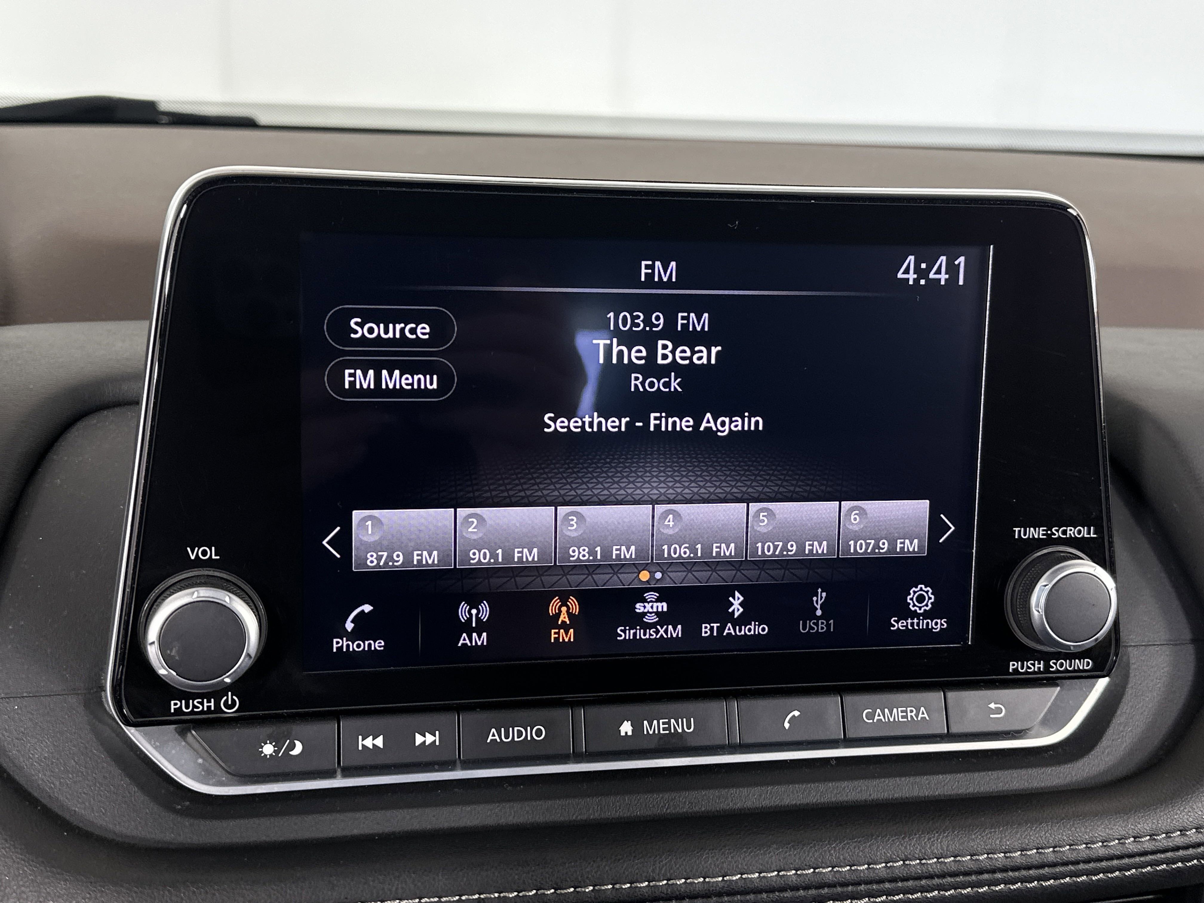 2023 Nissan Rogue SV photo 4