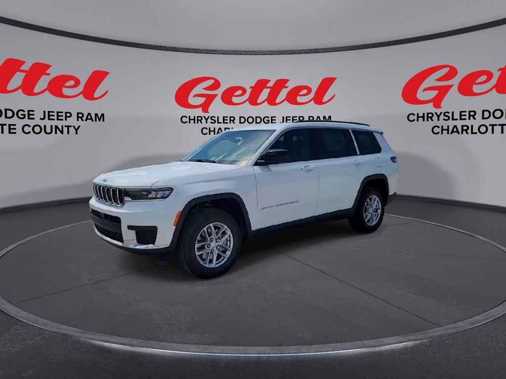 2025 Jeep Grand Cherokee Laredo photo 4