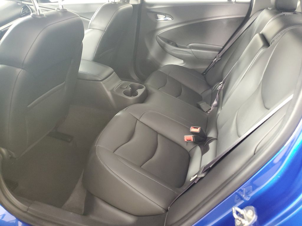 2016 Chevrolet Volt LT photo 13