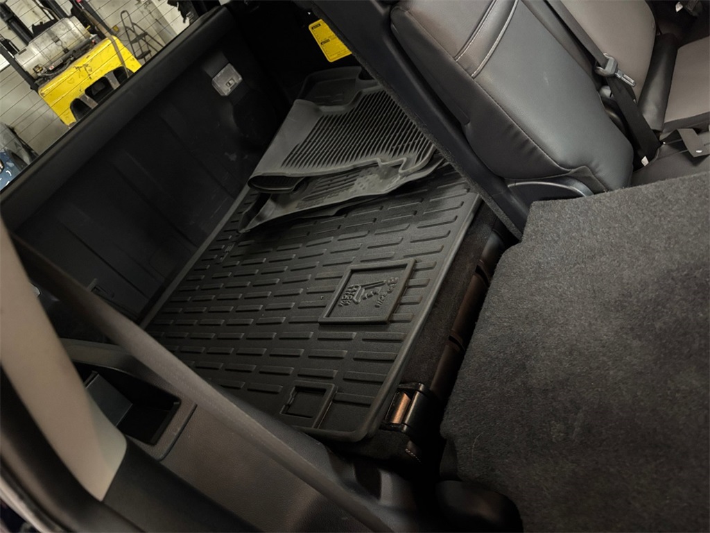 2017 Toyota 4Runner SR5 Premium photo 18