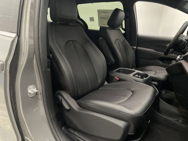 2025 Chrysler Pacifica photo 28