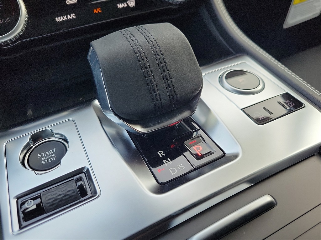 2025 Jaguar F-PACE P250 photo 9
