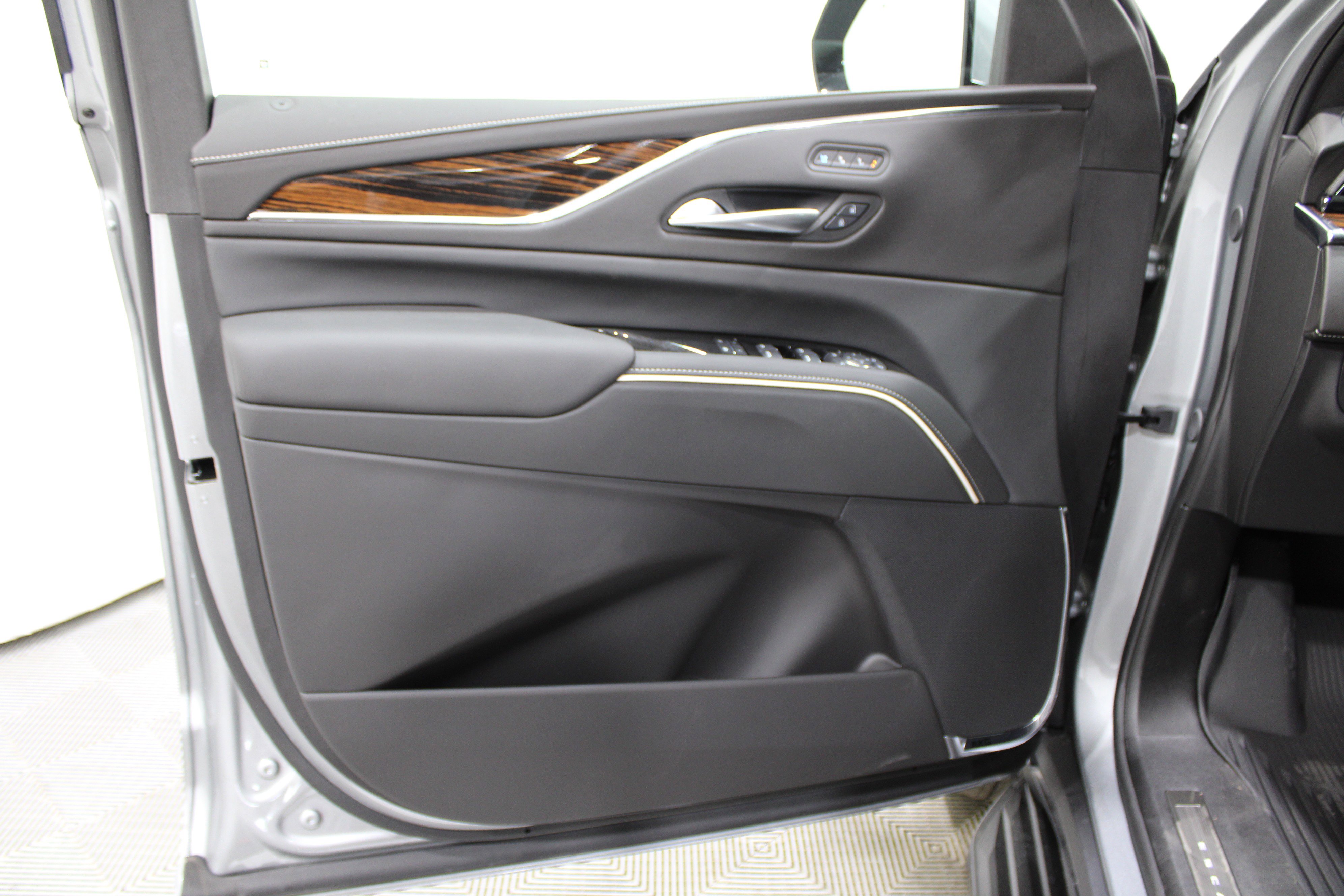 2024 Cadillac Escalade Premium Luxury photo 4
