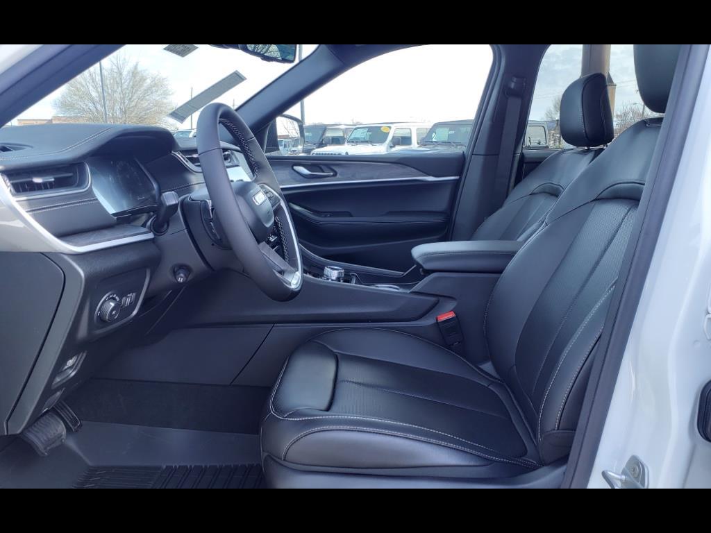 2025 Jeep Grand Cherokee Limited photo 5