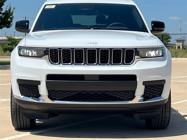 2025 Jeep Grand Cherokee Laredo X photo 2