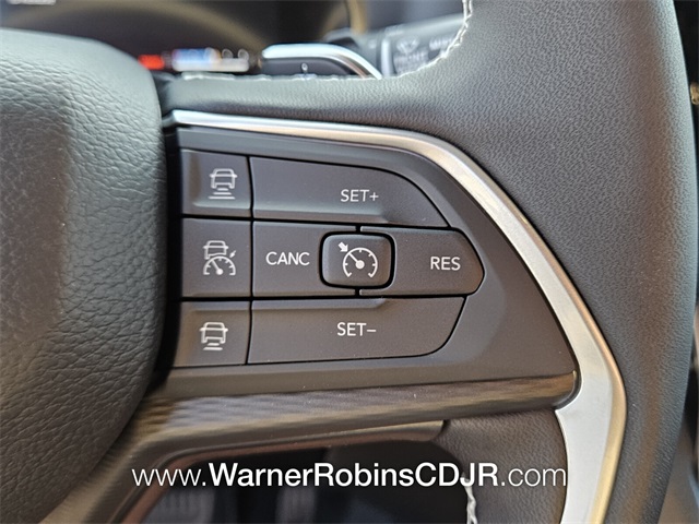 2025 Jeep Grand Cherokee Laredo photo 23