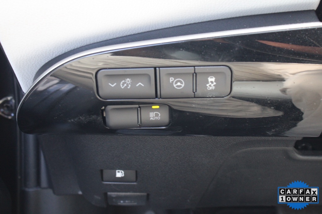 2017 Toyota Prius Four photo 15