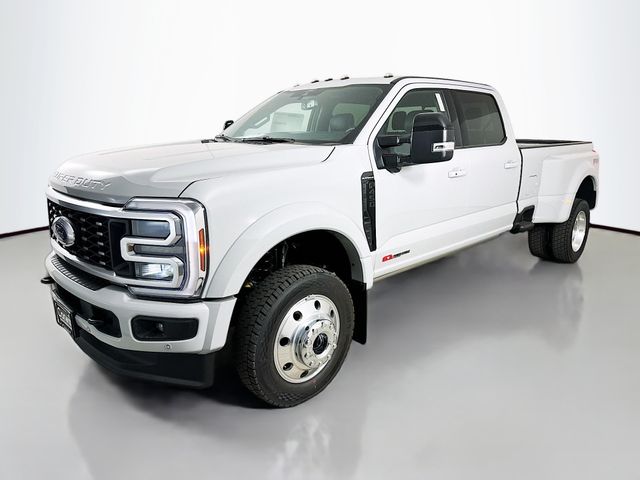 2025 Ford F-450 photo 3