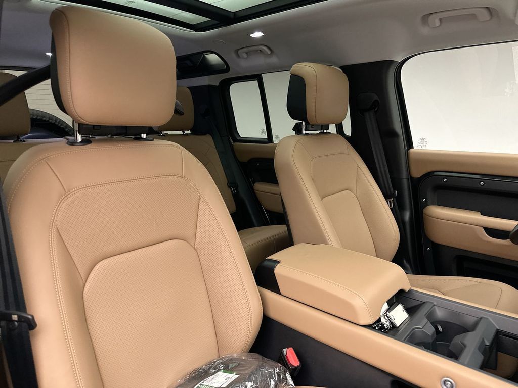 2026 Land Rover Defender 110 photo 2