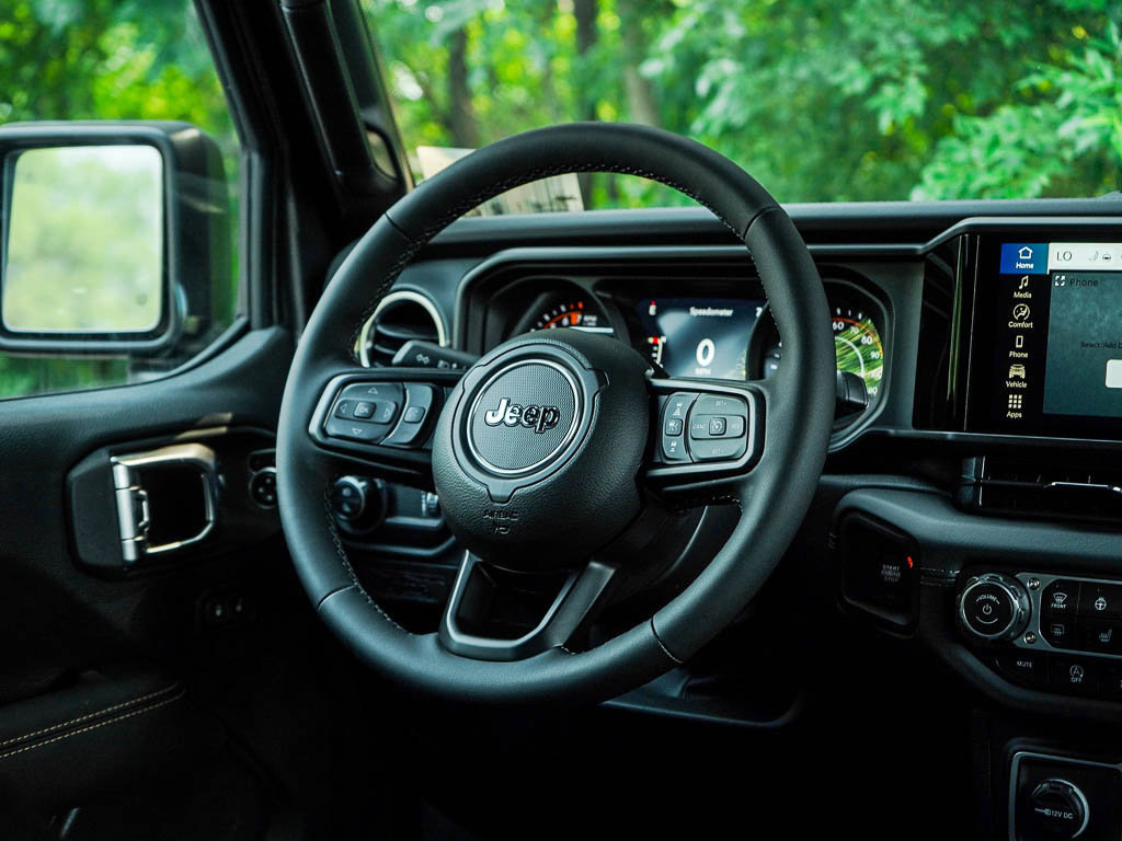2025 Jeep Gladiator Sport photo 13