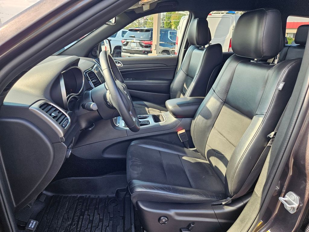 2019 Jeep Grand Cherokee Laredo Altitude photo 13