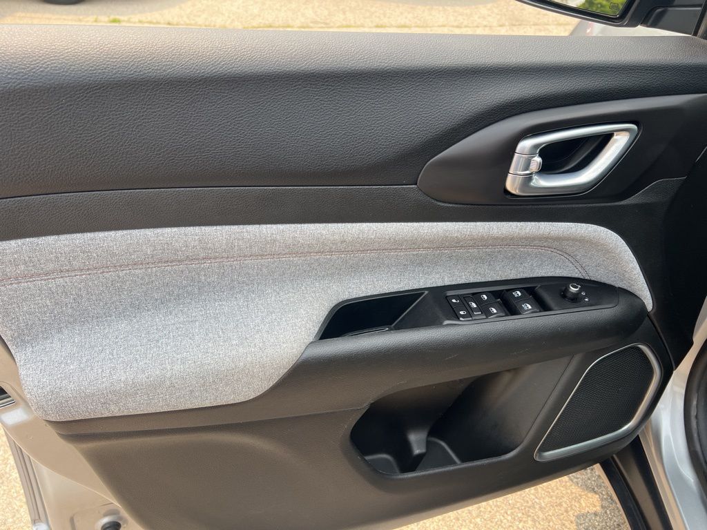 2022 Jeep Compass Latitude Lux photo 7