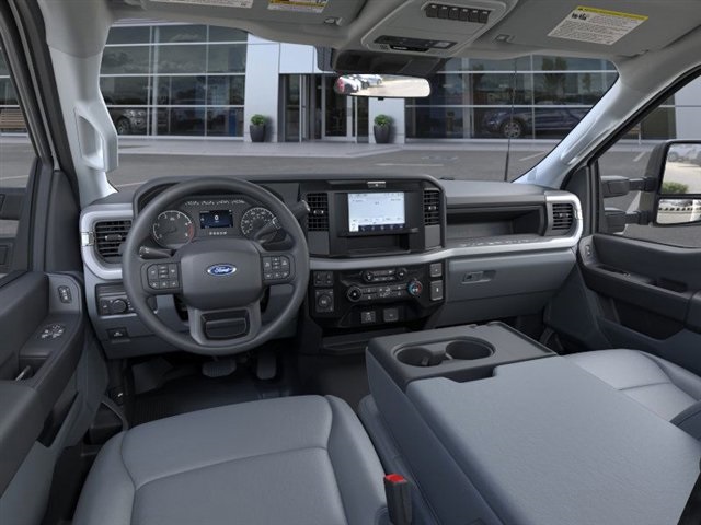 2025 Ford F-600 photo 9