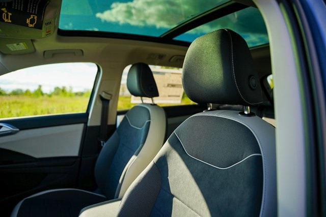 2025 Volkswagen Taos SE photo 3