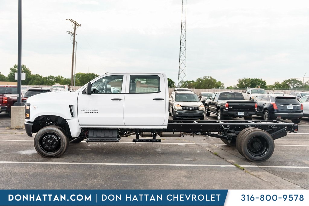 2024 Chevrolet Silverado 4500HD Work Truck photo 2
