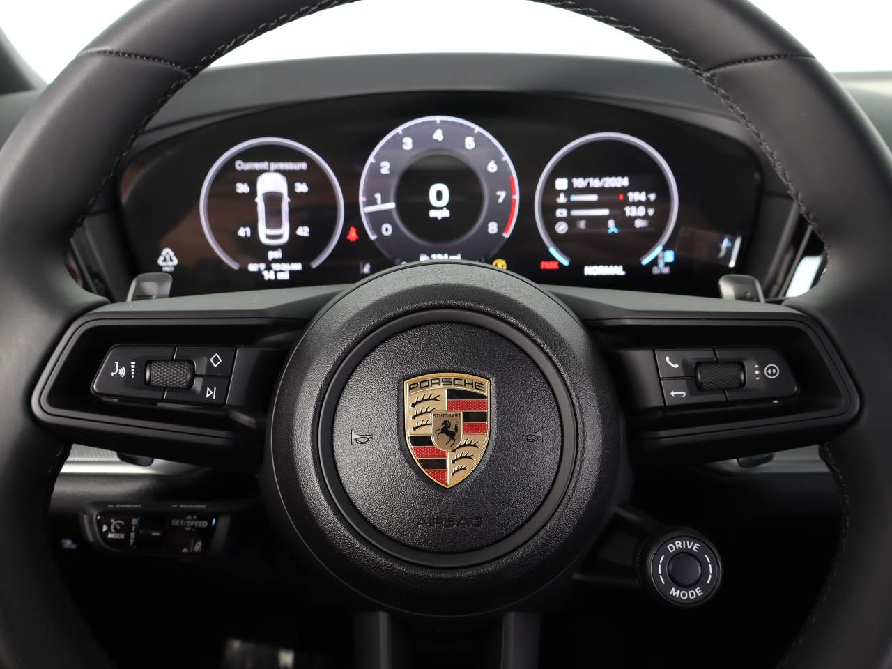 2025 Porsche Cayenne Coupe photo 17