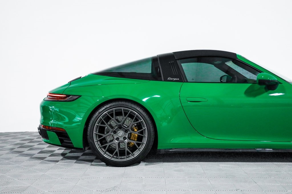 2021 Porsche 911 Targa 4 photo 2