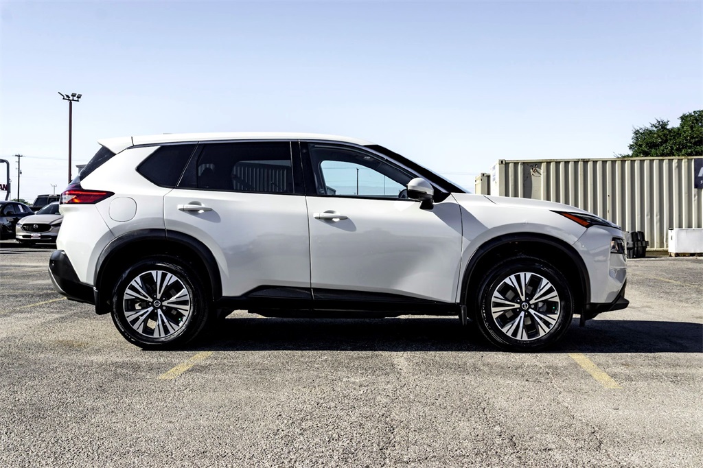 2021 Nissan Rogue SV photo 4