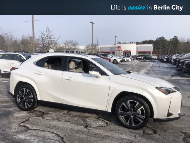 2025 Lexus UX Premium's photo