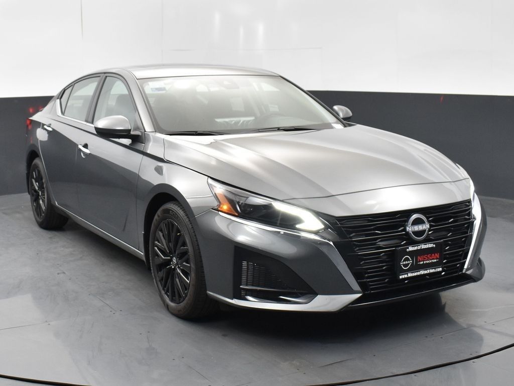 2025 Nissan Altima SV's photo