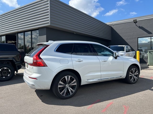 2022 Volvo XC60 Recharge Hybrid Inscription photo 3