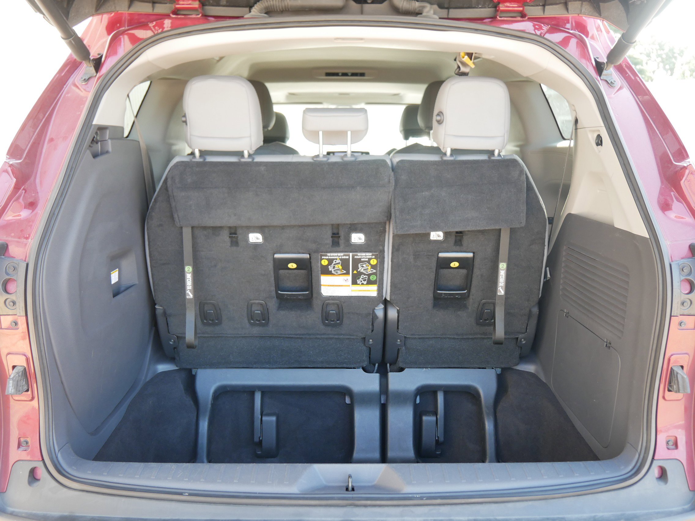 2022 Toyota Sienna XLE photo 13