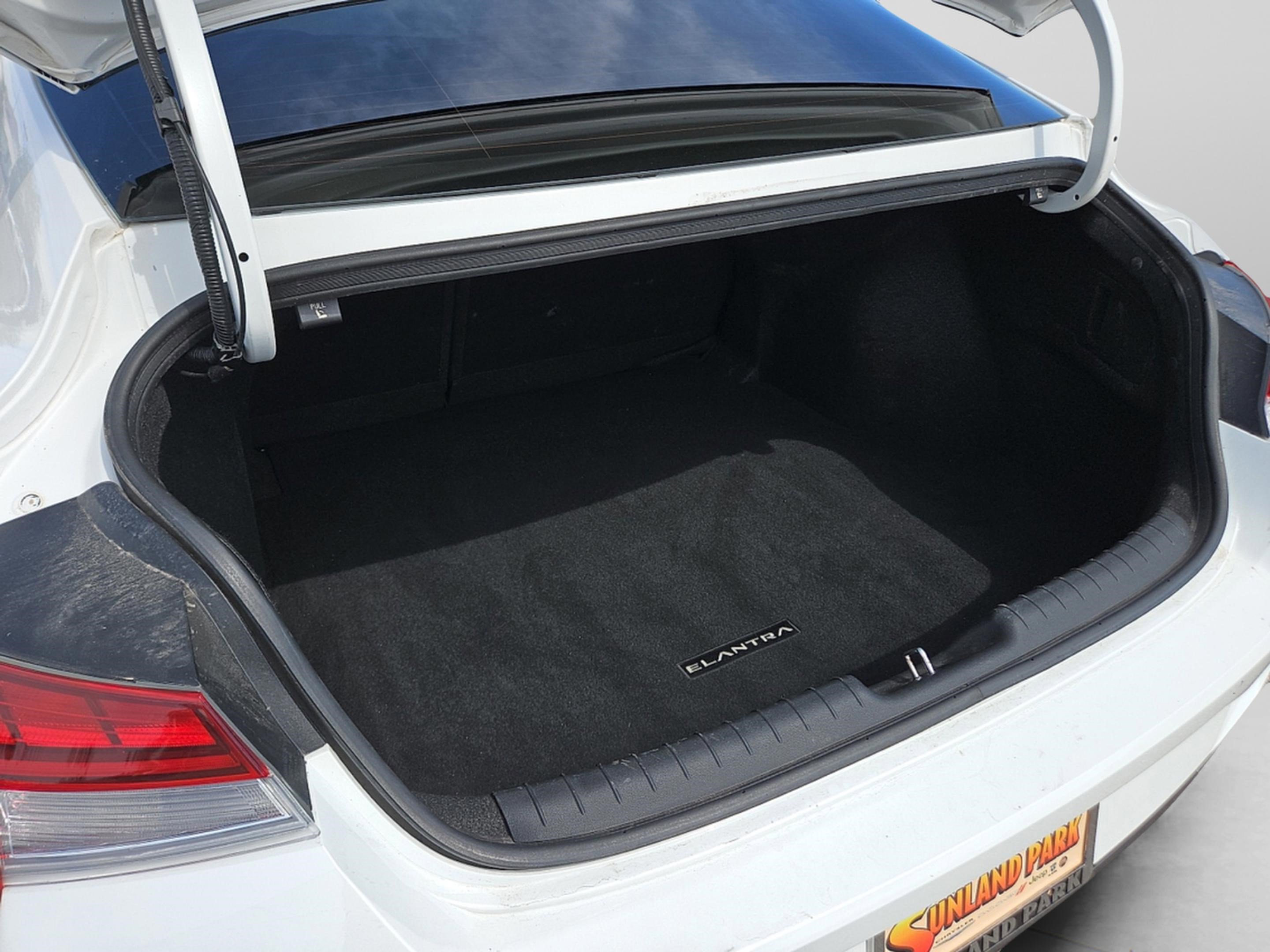2023 Hyundai Elantra Limited photo 14