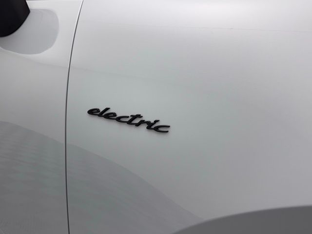 2024 Porsche Macan Electric 4 photo 4