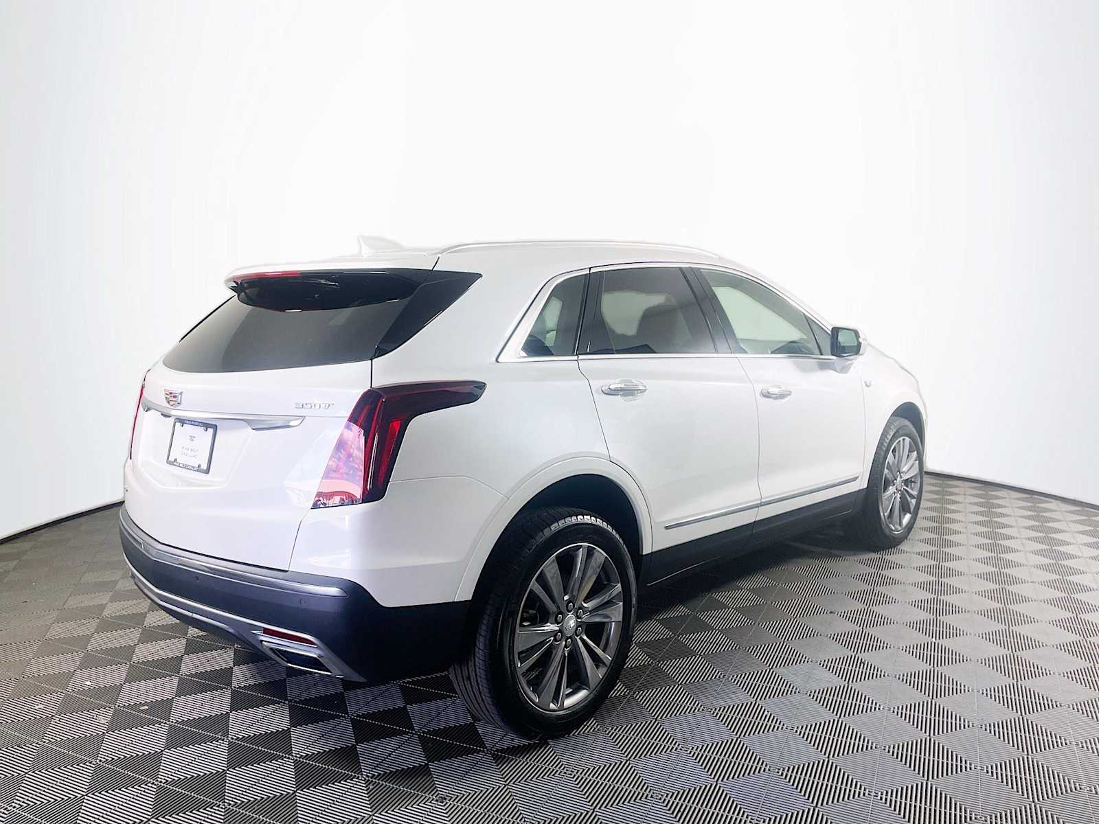 2025 Cadillac XT5 Premium Luxury photo 2