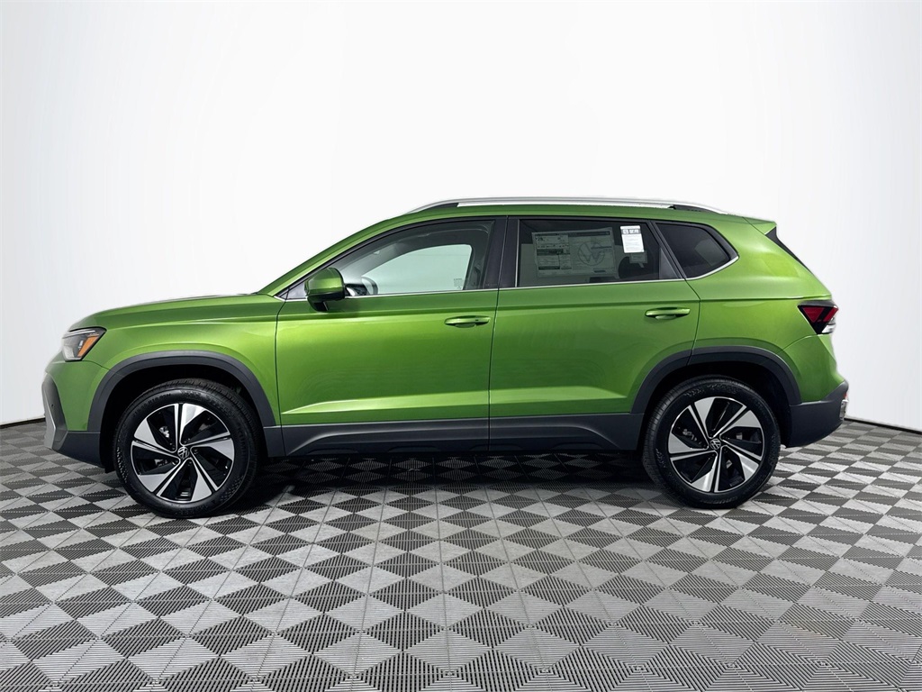 2025 Volkswagen Taos SE photo 2
