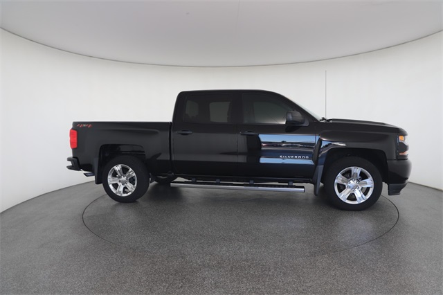 2018 Chevrolet Silverado 1500 Custom photo 22