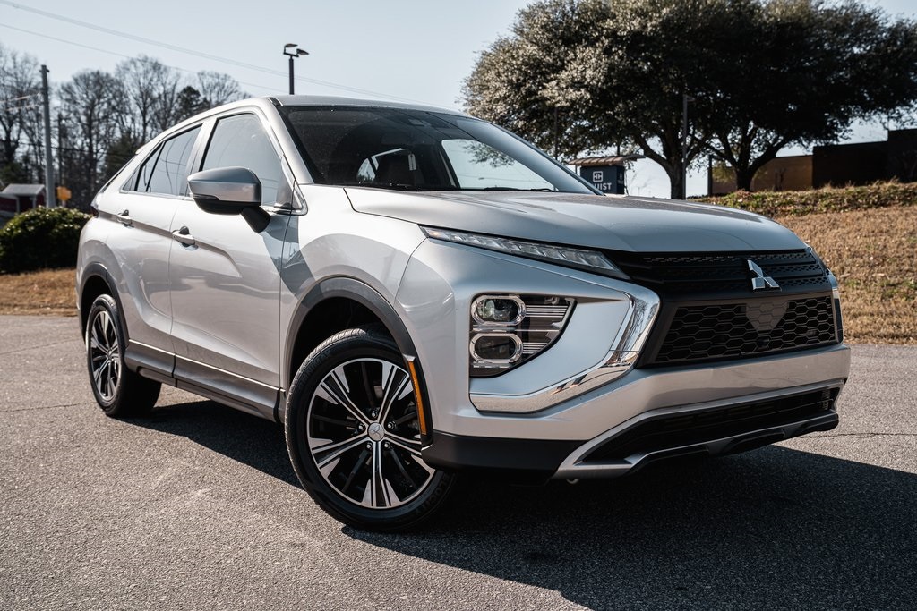 2022 Mitsubishi Eclipse Cross SE's photo