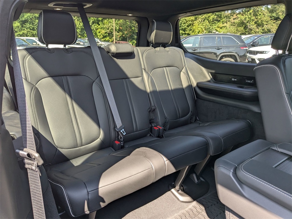 2024 Jeep Grand Wagoneer II photo 25
