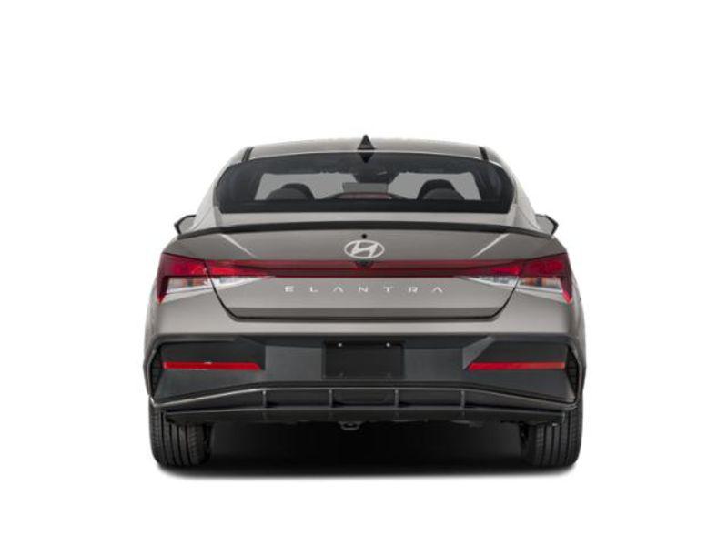 2026 Hyundai Elantra SEL Sport photo 4