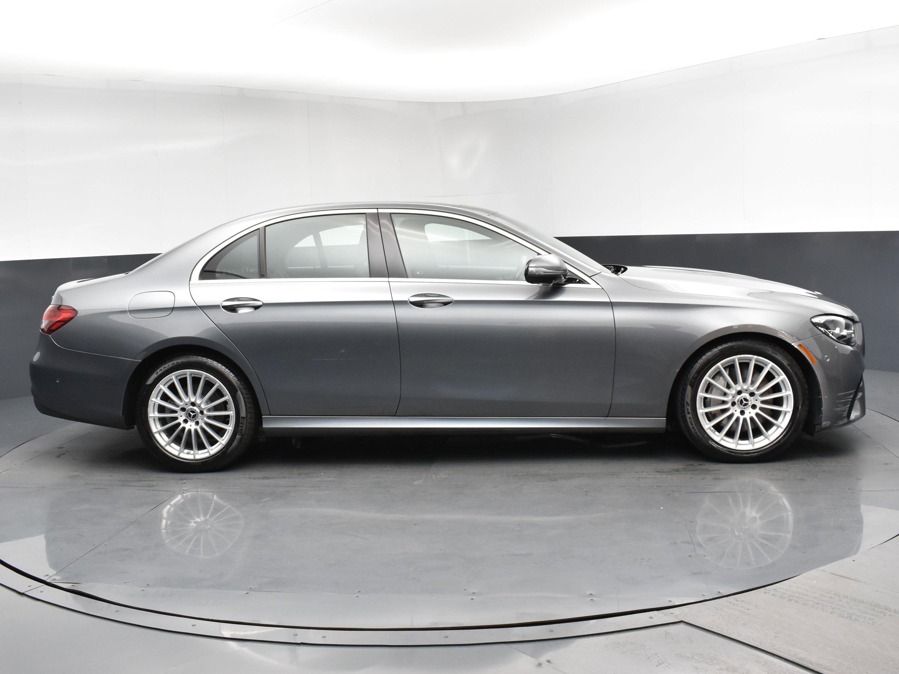 2022 Mercedes Benz E 350 4MATIC Sedan photo 3