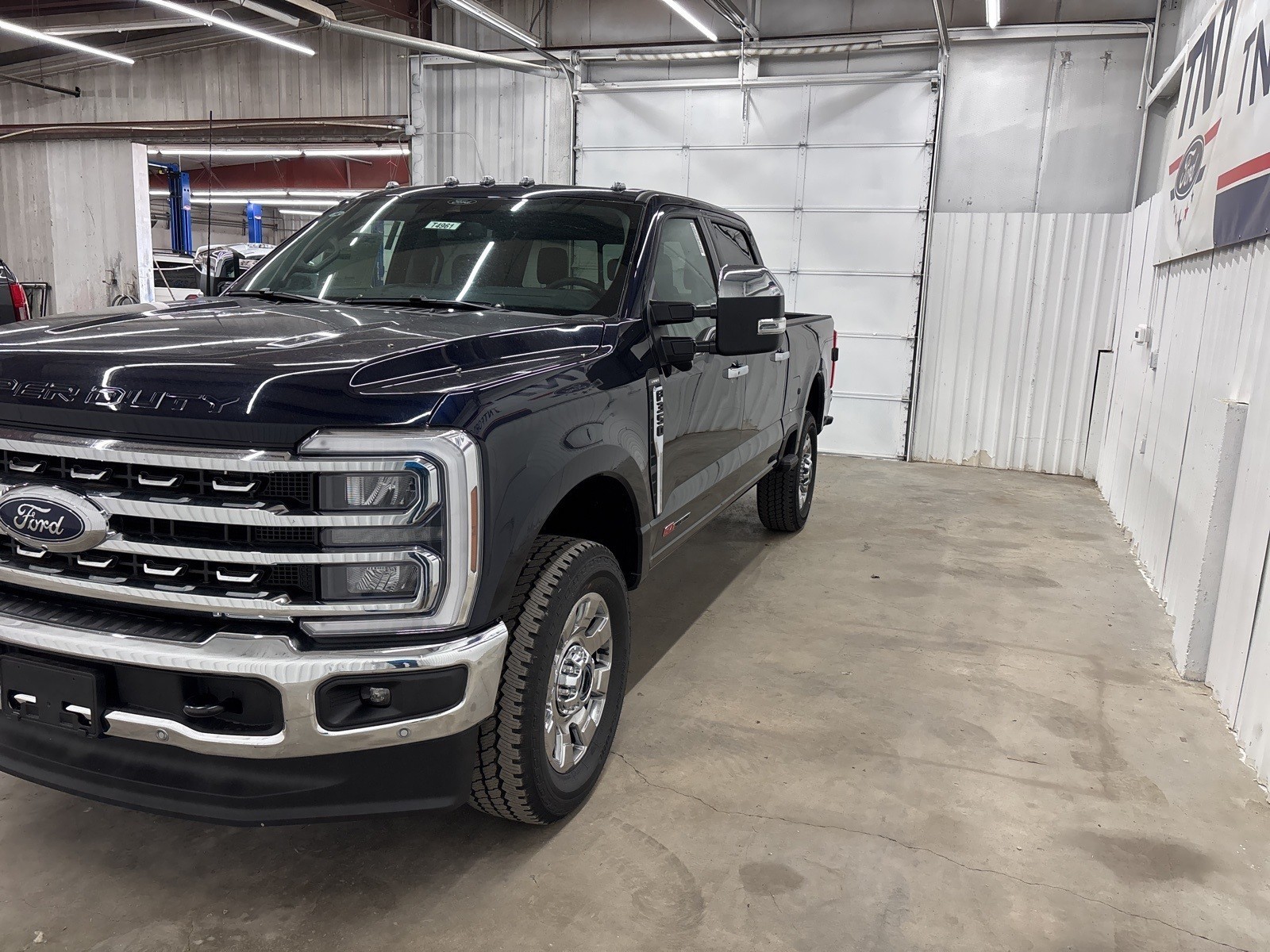 2025 Ford F-350 Lariat photo 3
