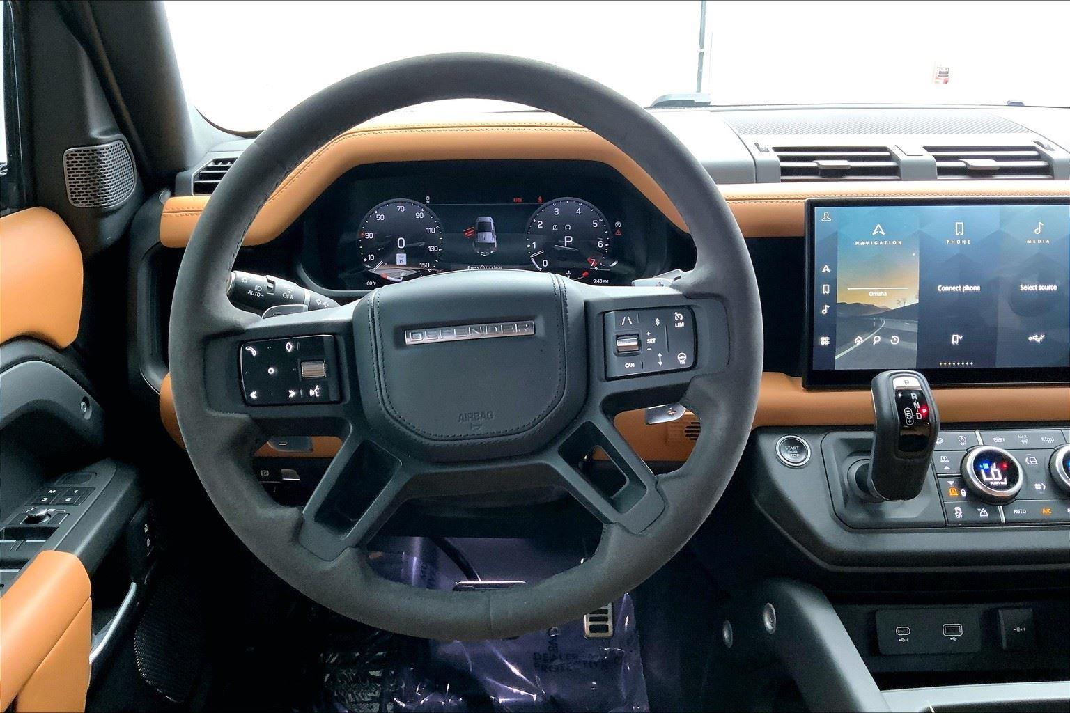 2023 Land Rover Defender V8 photo 3