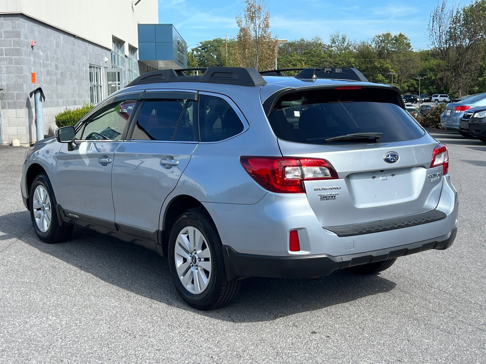 2017 Subaru Outback 2.5i Premium photo 4