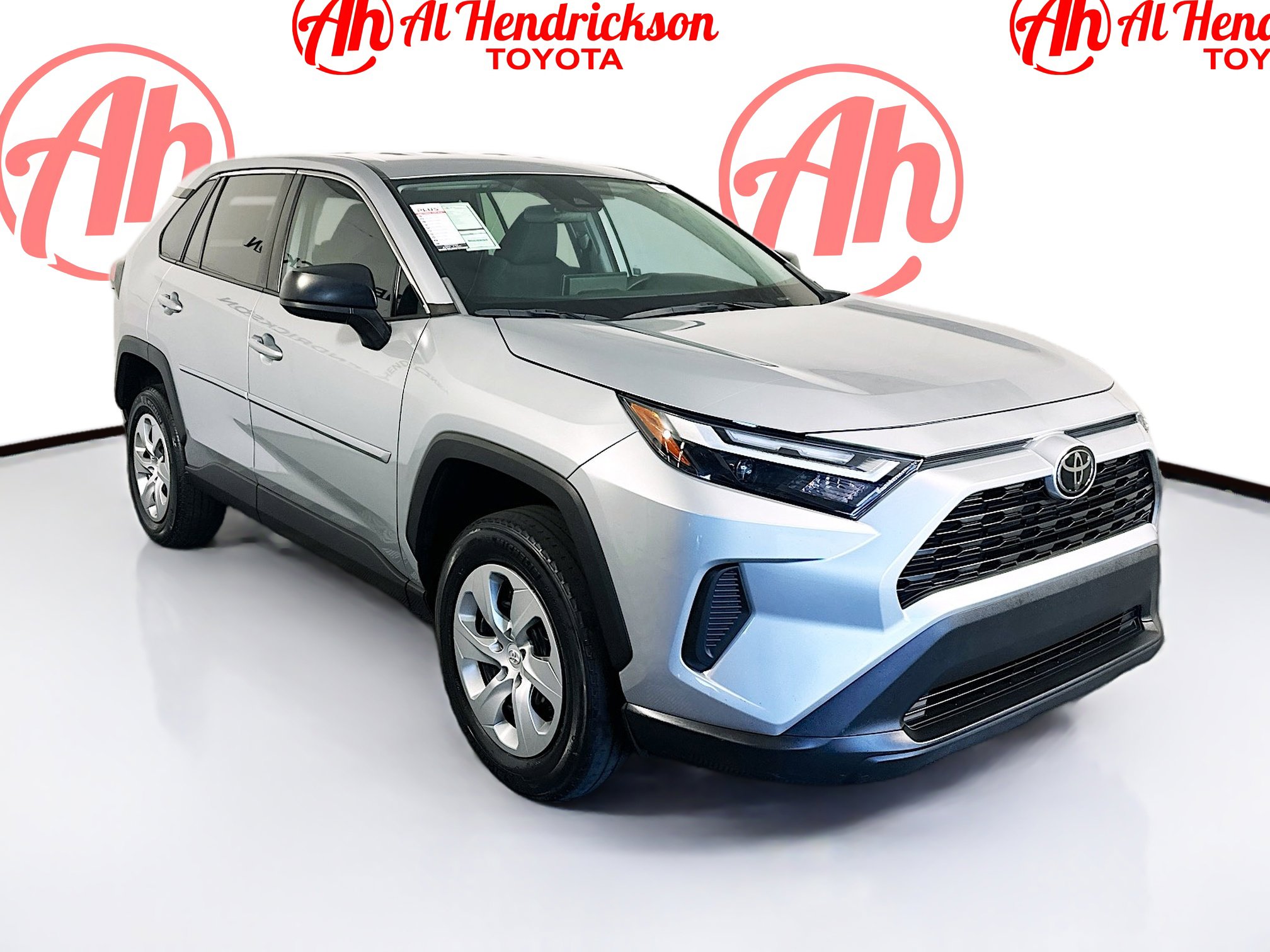 2023 Toyota RAV4 LE's photo