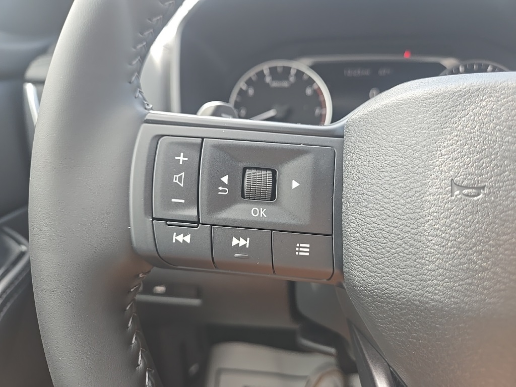 2026 Nissan Rogue SV photo 16