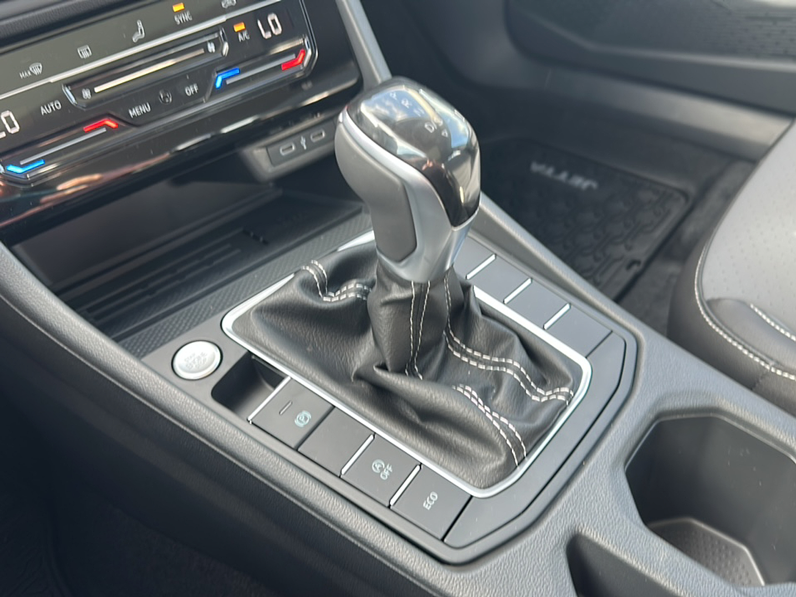 2025 Volkswagen Jetta 1.5T SE photo 12