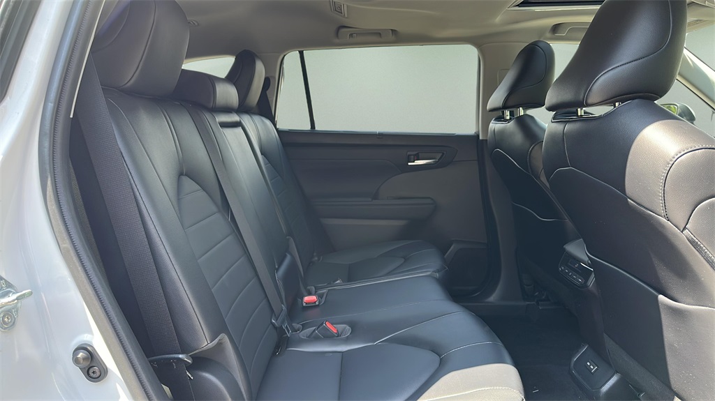 2022 Toyota Highlander XLE photo 16