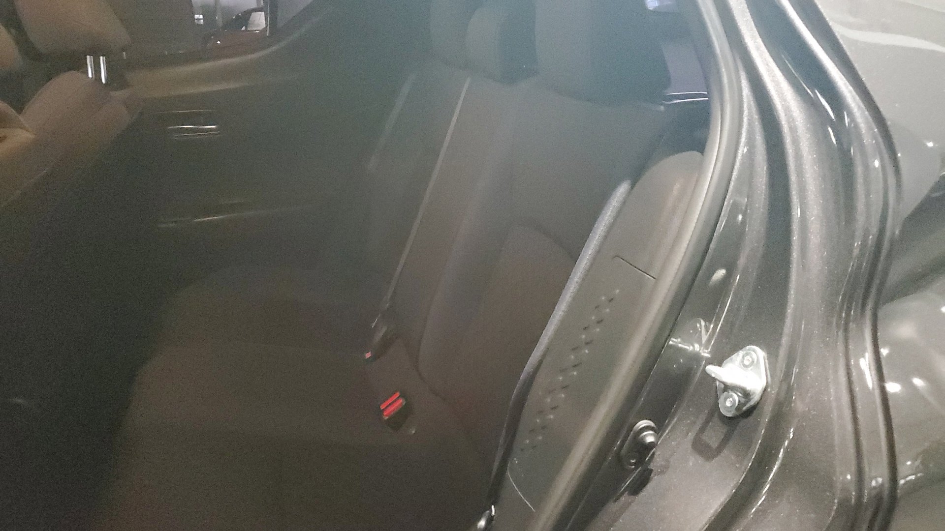 2022 Toyota C-HR XLE photo 11