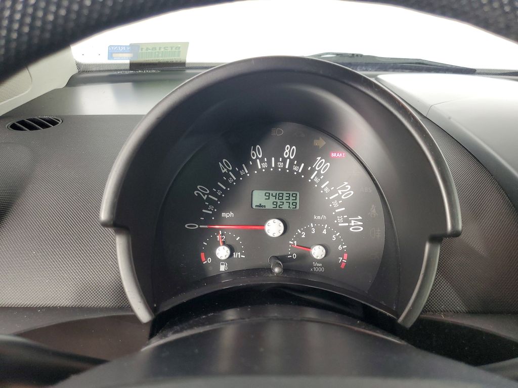 Used 2003  Volkswagen GL image 19