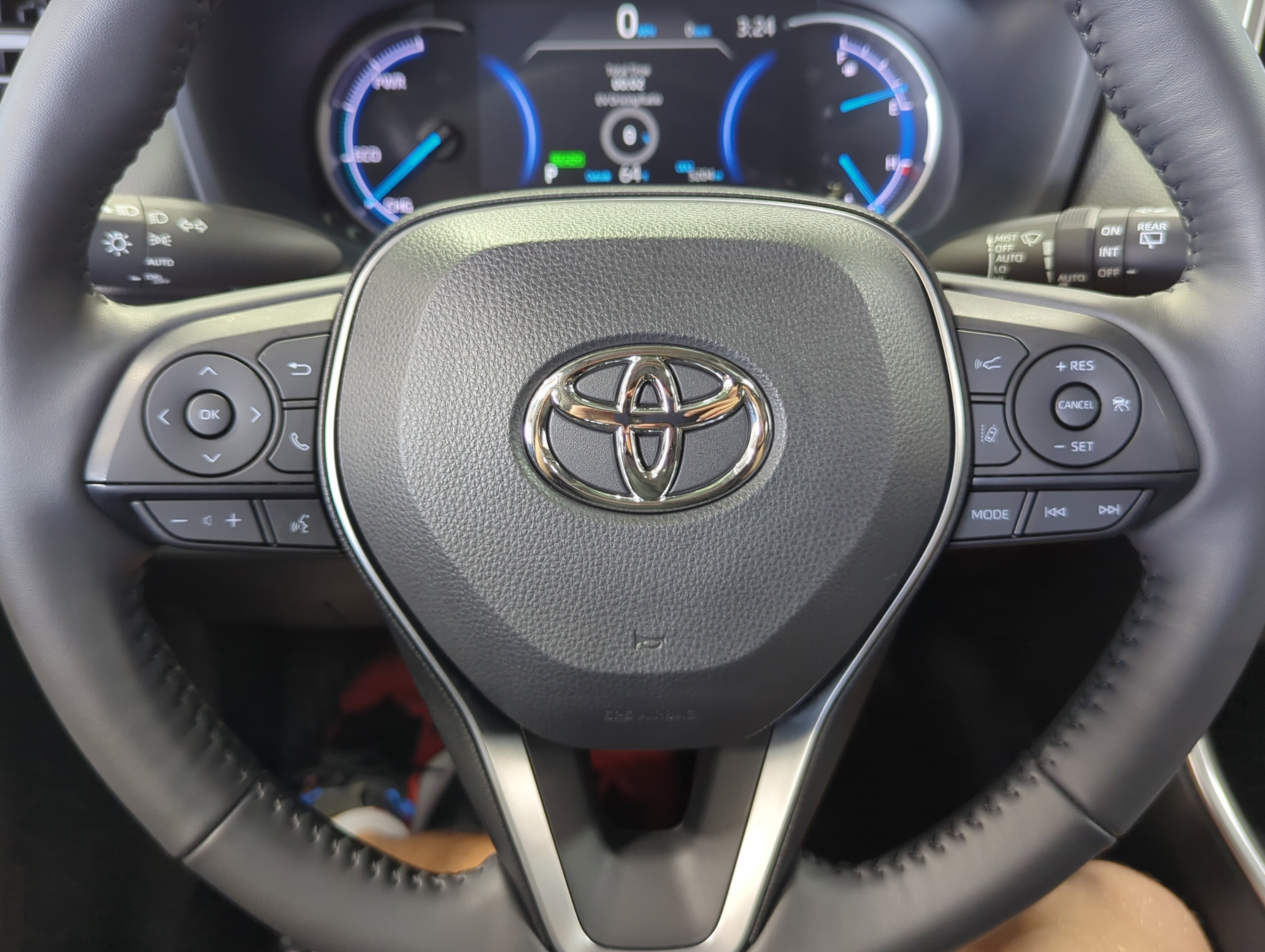 2025 Toyota RAV4 Hybrid XLE photo 15