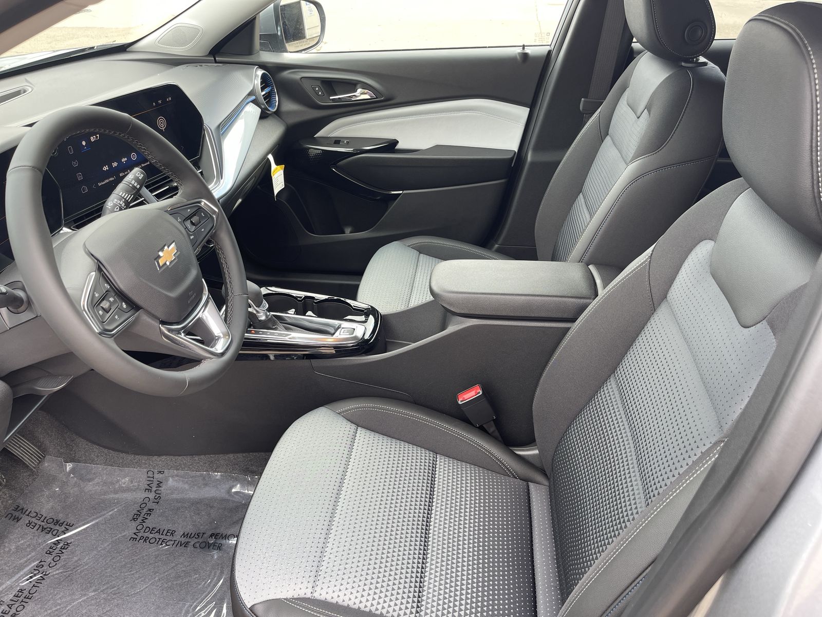 2025 Chevrolet Trax LT photo 11