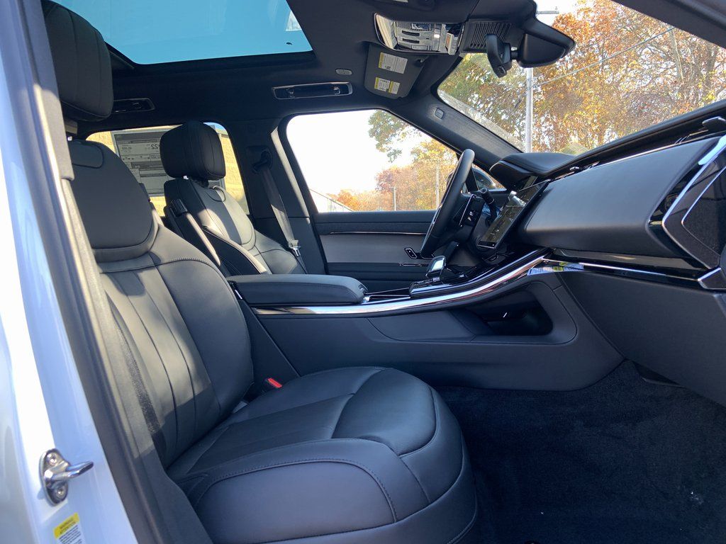 2025 Land Rover Range Rover Sport SE photo 15