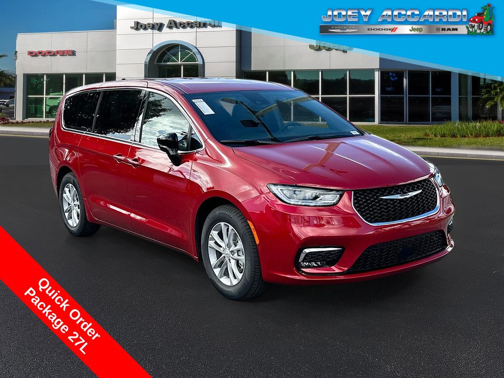 2026 Chrysler Pacifica Select's photo